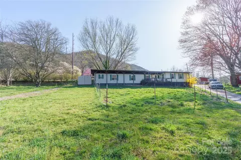 51 Ferguson Ln, Maggie Valley, NC 28751