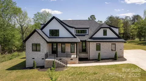 3500 Manna Ln, Mount Holly, NC 28120