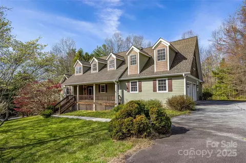 190 Whites Lake Blvd, Saluda, NC 28773