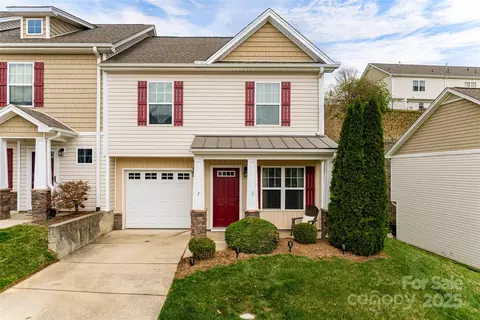 7 Barnett Shoals Dr, Weaverville, NC 28787