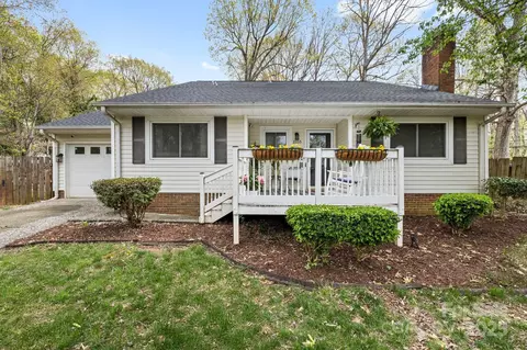 1555 Ridgewood Dr, Gastonia, NC 28054