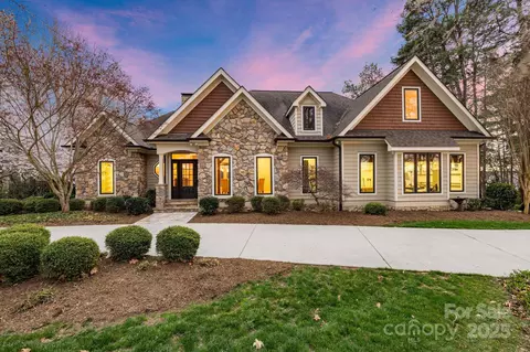239 Paradise Peninsula Rd, Mooresville, NC 28117