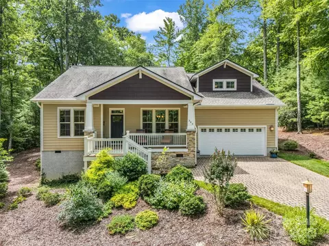 349 Monarch Rd, Hendersonville, NC 28739