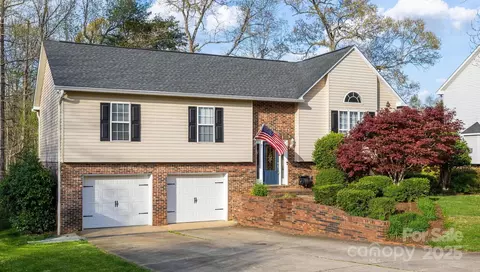 3704 25th Street Ne Pl NE, Hickory, NC 28601