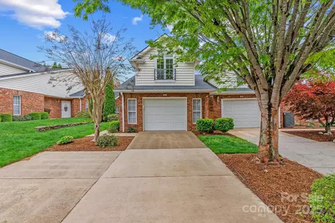 52 Lake Pointe Cir, Hendersonville, NC 28792