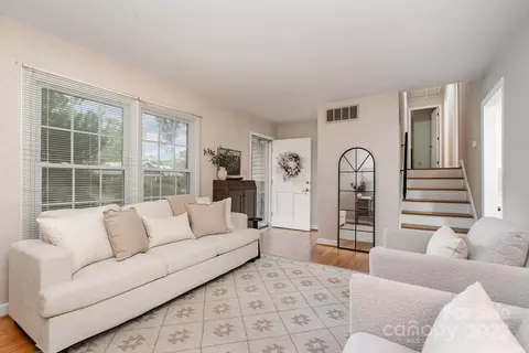 5329 Glenbrier Dr, Charlotte, NC 28212