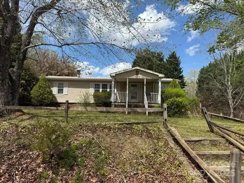 373 Chimney Rock Rd, Mill Spring, NC 28756