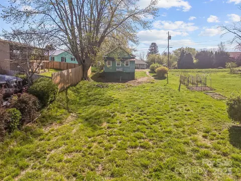 131 Phillipsville Loop, Canton, NC 28716 photo 8