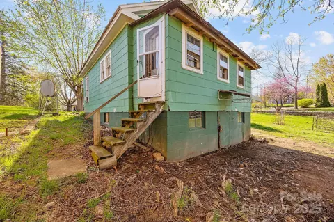 131 Phillipsville Loop, Canton, NC 28716 photo 6