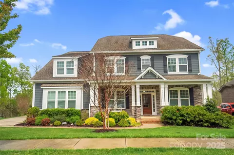13713 Sunset Bluffs Cir, Huntersville, NC 28078