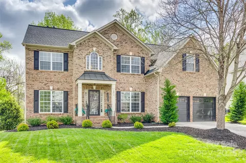 1813 Robbins Meadows Dr, Waxhaw, NC 28173