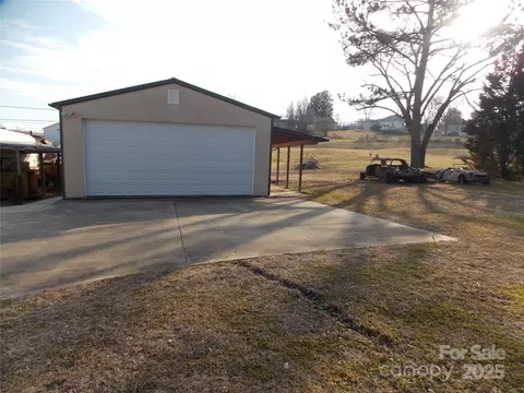 1307 Boxwood Nw Pl NW, Lenoir, NC 28645