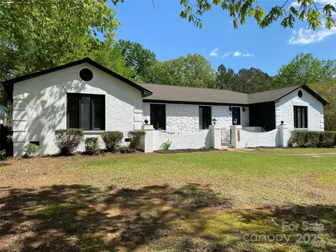 1946 Fairway Dr, Lancaster, SC 29720