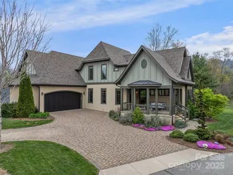 17 Kiftsgate Ct, Asheville, NC 28804