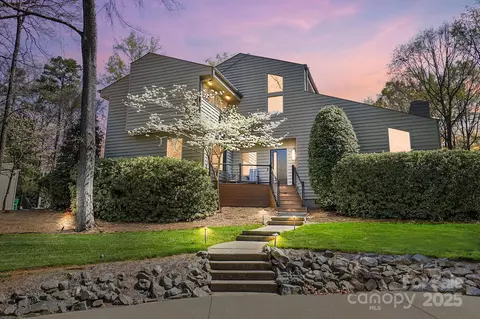 6147 Lake Providence Ln, Charlotte, NC 28277