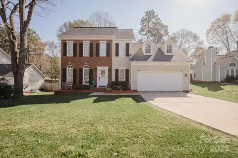 8718 Canter Post Dr, Charlotte, NC 28216