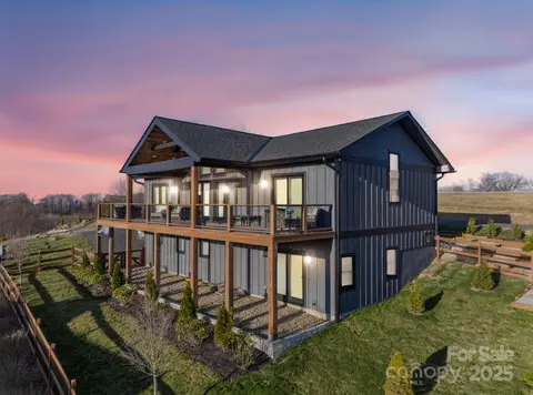 92 Grouseberry Dr, Banner Elk, NC 28604