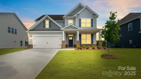 461 Fox Cove Rd, Hendersonville, NC 28792