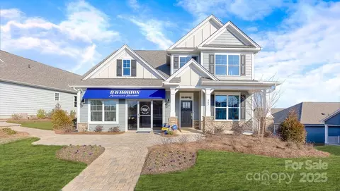 9 Thornberry Rd, Hendersonville, NC 28792