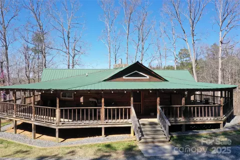898 Burnt Gin Rd, Gaffney, SC 29340