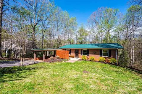 444 27th Avenue Nw Cir NW, Hickory, NC 28601