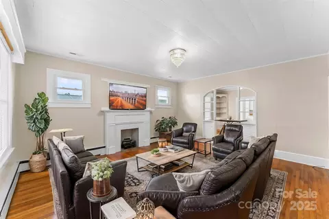 Living - 88 State St, Marion, NC 28752 photo 1 of 2