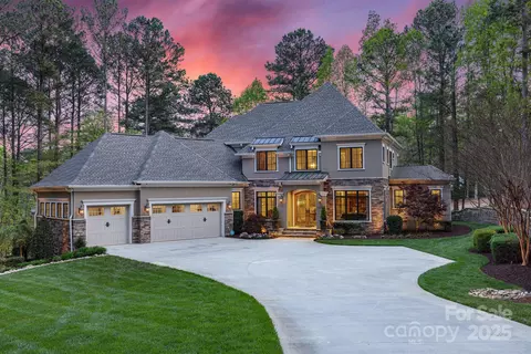 138 Great Point Dr, Mooresville, NC 28117