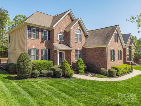 202 Weeping Spring Dr, Mooresville, NC 28115