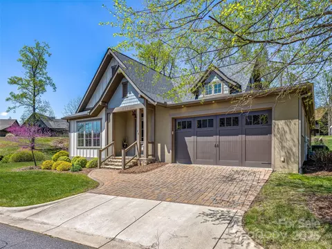 84 Chantilly Dr, Asheville, NC 28804