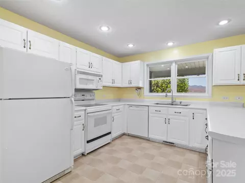 149 Sunny Hill Ln, Clyde, NC 28721 photo 10