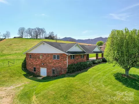149 Sunny Hill Ln, Clyde, NC 28721 photo 4