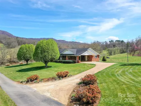 149 Sunny Hill Ln, Clyde, NC 28721 photo 3