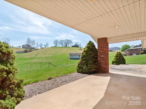 149 Sunny Hill Ln, Clyde, NC 28721 photo 18