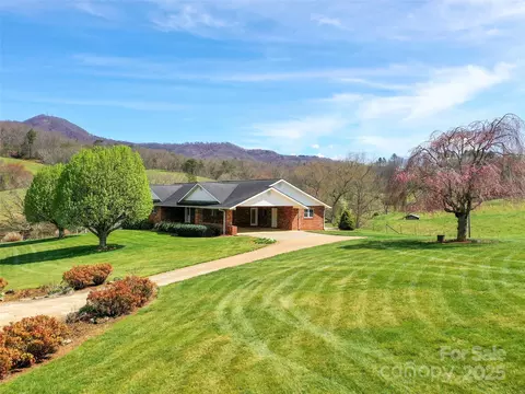 149 Sunny Hill Ln, Clyde, NC 28721 photo 2