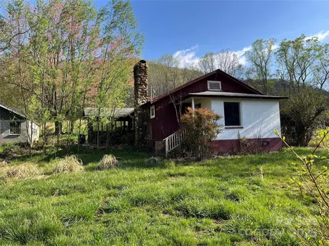 174 Warren Creek Rd, Candler, NC 28715