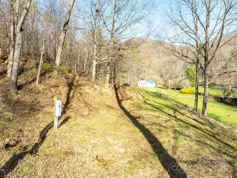 37 Wild Rock Ct, Clyde, NC 28721 photo 4