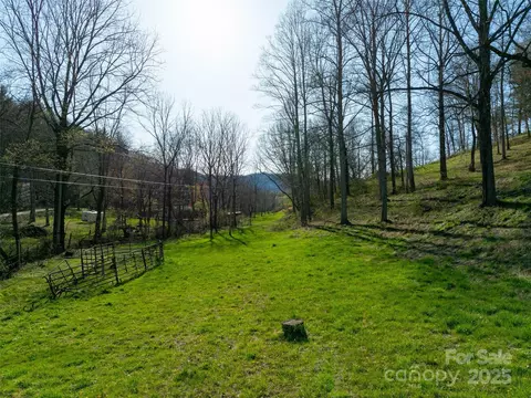 37 Wild Rock Ct, Clyde, NC 28721 photo 3