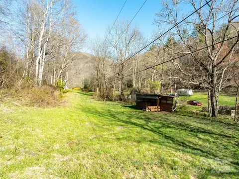37 Wild Rock Ct, Clyde, NC 28721 photo 8