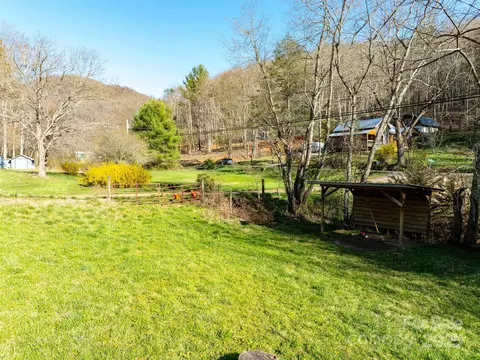 37 Wild Rock Ct, Clyde, NC 28721 photo 6