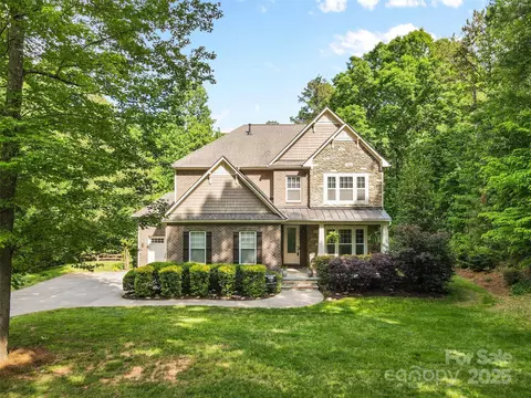 1320 Huntcliff Dr, Waxhaw, NC 28173