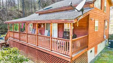 215 Honeysuckle Ln, Sylva, NC 28779