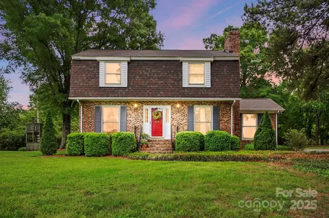 819 Old Dutch W Rd W, Indian Trail, NC 28079