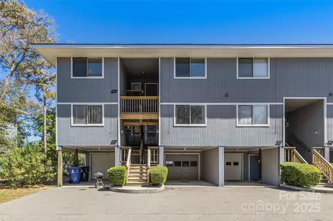 38 Bunker Ct, Caswell Beach, NC 28465