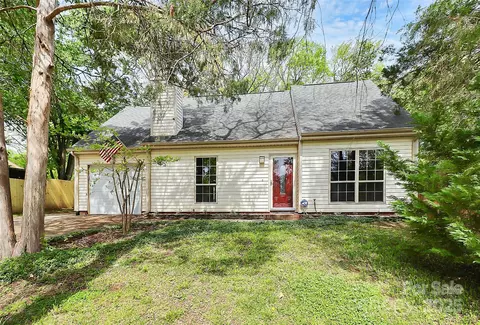 10432 Camelback Cir, Charlotte, NC 28226