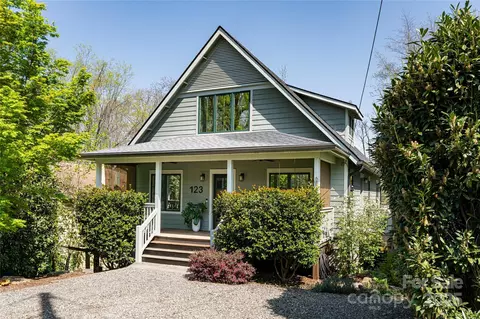 123 Brucemont Cir, Asheville, NC 28806