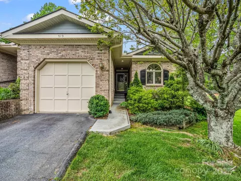 919 Kanuga Rd, Hendersonville, NC 28739