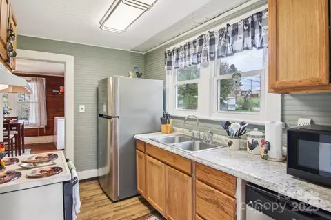 Kitchen - 21 Henry Dr, Clyde, NC 28721 photo 2 of 3