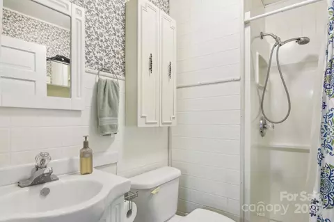 Bath - 21 Henry Dr, Clyde, NC 28721 photo 1 of 1