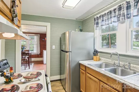 Kitchen - 21 Henry Dr, Clyde, NC 28721 photo 1 of 3
