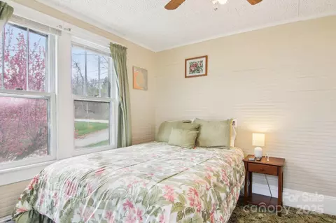 Bedroom - 21 Henry Dr, Clyde, NC 28721 photo 4 of 7